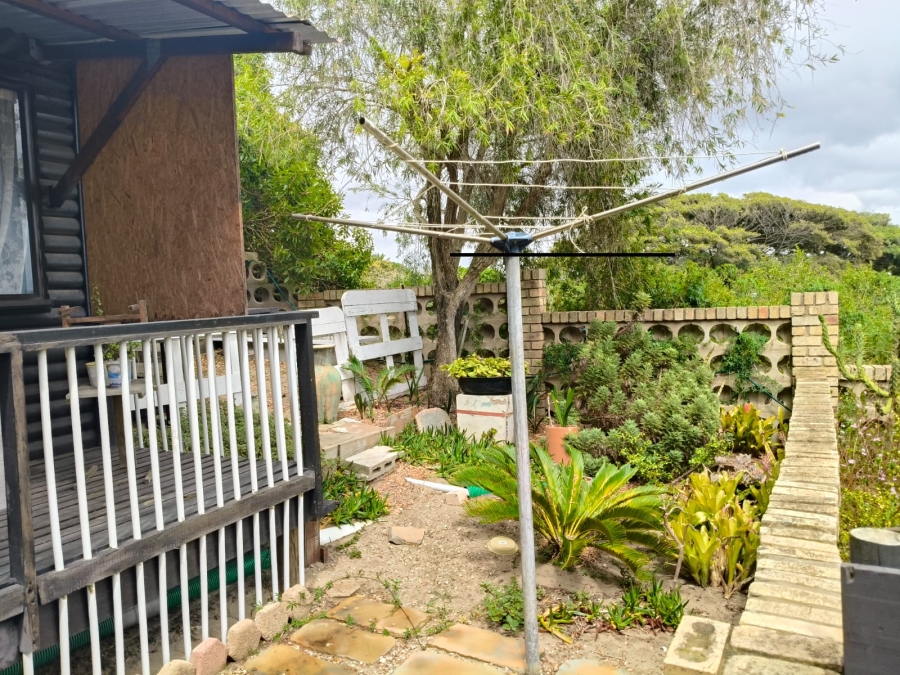 6 Bedroom Property for Sale in Paradise Beach Eastern Cape